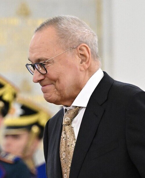 Андрей Кончаловский — советский, американский и российский режиссёр театра и кино, сценарист, продюсер