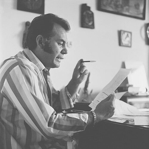 Эмиль Лотяну — молдавский, советский и российский кинорежиссёр, сценарист, педагог