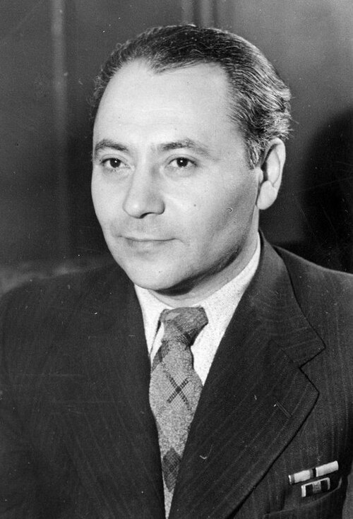 Лев Свердлин — советский актёр театра и кино, театральный режиссёр, педагог