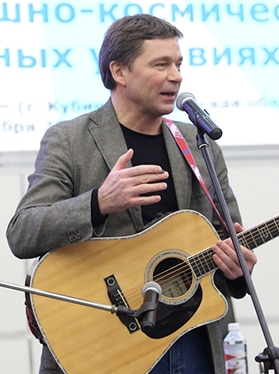 Сергей Маховиков — советский и российский актёр театра, кино и озвучивания, кинорежиссёр, автор-исполнитель