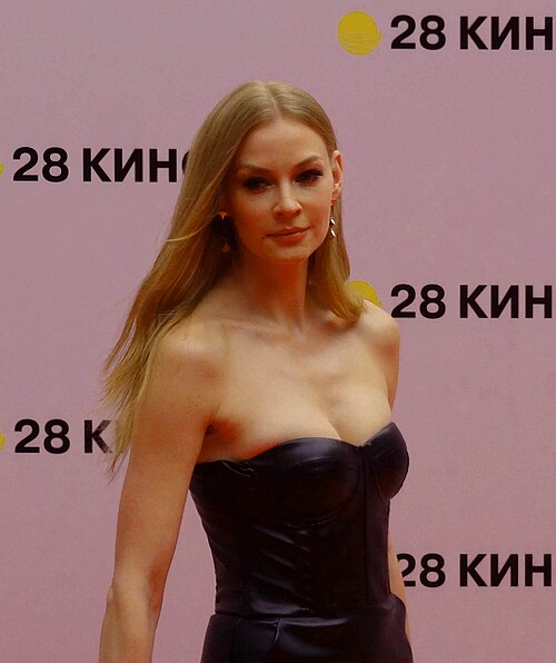 Светлана Ходченкова — российская актриса театра, кино, телевидения и дубляжа, кинопродюсер