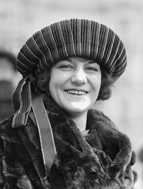 Виола Дана — американская киноактриса, снималась в эпоху немого кино